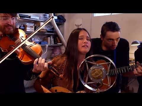 AJ Lee & Blue Summit - I'll Come Back (live at Ear Trumpet Labs)