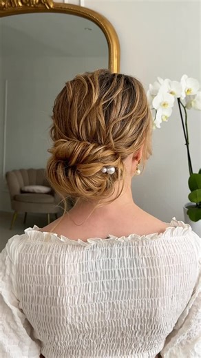 Bridal HMUA | Soft - Natural Glam | Ireland | Italy | Spain | ✨👰 Are you a Boho Chic bride? 🌸🏖️ My name is KrystineBendula, and I am a Bridal Hair and Makeup artist ready to bring your vision to life... | Instagram