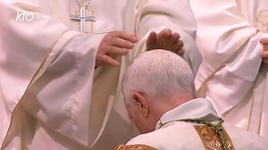 Par l'imposition des mains et la prière d’ordination est transmise la charge que Jésus a confiée aux #apôtres. C'est le rite essentiel de l'ordination épiscopale. 👉Messe d'ordination épiscopale de Mgr Franck Javary, évêque de #Châlons : https://youtube.com/live/BVjwCFq7yDM?feature=share Avec @DioceseChalons | KTO Télévision Catholique