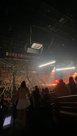 Sabrina Carpenter concert 📸 | sabrina carpenter concert