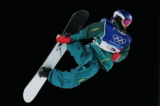 Ayumu Hirano and Scotty James make it through an epic night of qualifying on the Olympic halfpipe