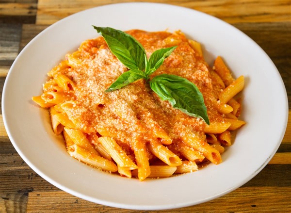9 Restaurant Chains That Serve the Best Vodka Sauce Pasta Dishes