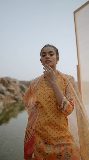 Fabrics that breathe & add to your elegance. Lightweight, breathable fibers are the key to creating apparel that keep you comfortable. This sunshine-colored Cotton Metallic Dupatta, so bright & graceful, is a perfect addition to the cotton clothing that are making their way out of the closet when it’s hot out there. Check out the pure cotton printed suit too. Don’t they look like a match made in heaven? #Shingora #Womenswear #WomensFashion #WeavesOfIndia #Weave #ShingoraShop #Designerwear #Dupat