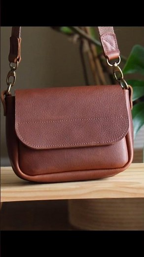 Making a Simple Leather Crossbody Bag #handmade #leathercraft #diy #sewing #craft #sewingtutorial