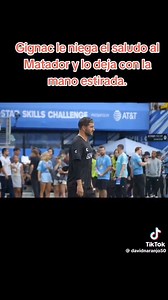 3.5M views · 21K reactions | Dejan al "Matador" con la mano extendida. André-Pierre Gignac le negó el saludo a Luis Hernández en el inicio del All-Star Game El jugador de los Tigres dejó al Matador con la mano estirada. En 2020 declaró "Ahorita ponen de ídolo a un inche francés" | LaDeport de Jorge Rafael Torres | Facebook