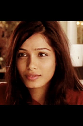 Exploring the Beauty of Frieda Pinto's Look