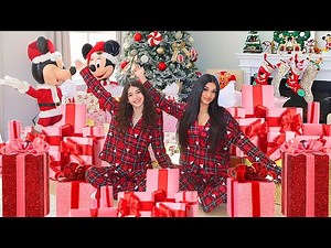 CHRISTMAS MORNING OPENING PRESENTS 2025