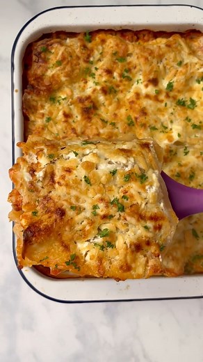 Easy Chicken Lasagne with little hack for a cheat's white sauce Full recipe is here: https://www.myfussyeater.com/chicken-lasagne/ | My Fussy Eater