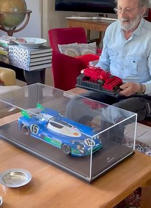 329 000 personnes (!) aux 24 heures du Mans, ce week-end. 👉Extrait de notre rencontre avec le légendaire Henri Pescarolo et explications sur le choix de couleur de son fameux casque vert ! 👉Interview à retrouver dans Tracteurs Passion #101 Classic Days Officiel Musée Matra officiel #24hlemans #24heuresdumans #24hDuMans #pescarolo #legend | Jean Pierre Noret- Passion et Collection