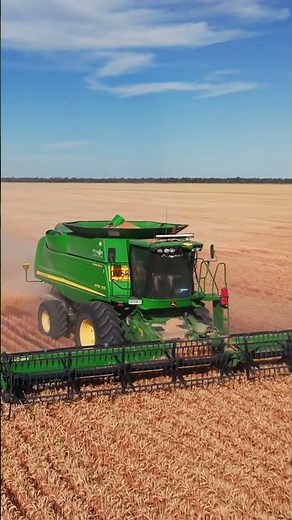 John Deere 9670 STS equipped with high-capacity draper headers