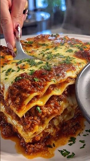 Ultimate Layered Beef Lasagna 🍝🧀🔥 | Cheesy Baked Comfort Food Recipe