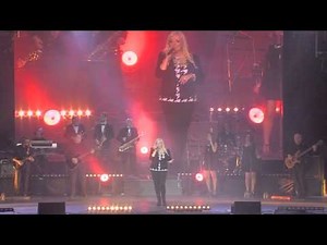 Ágata - Vestida de negro (agora estou eu) | Live | Official Video