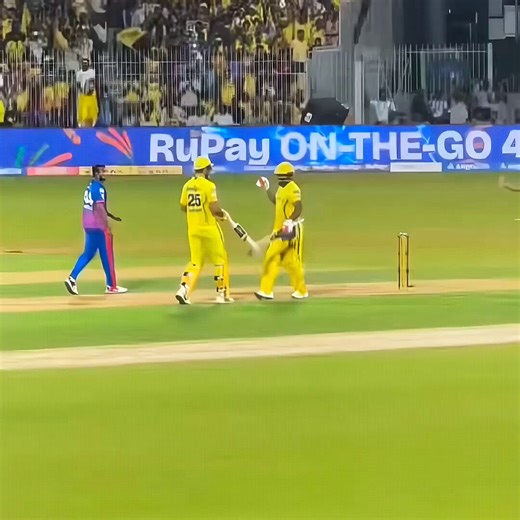 Sanju Samson celebrated his century in Superstar Rajinikanth's famous Padaiyappa style gesture 😎🔥 #CSKvsDC