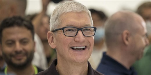 Tim Cook Advises Man Concerned About Green Text Bubbles: ‘Buy Your Mom an iPhone’