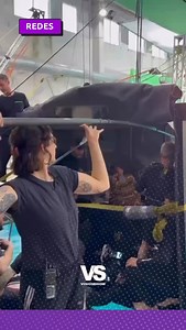 287K views · 1K reactions |  En el primer capítulo de En el barro, el spin-off de El marginal que ya está disponible en Netflix, hay una escena que marca un punto de inflexión en la trama. Se trata del momento en que las presas, trasladadas en una camioneta policial, se precipitan al río como parte de un rescate fallido. #enelbarro #elmarginal #visionshow | VisionShow | Facebook