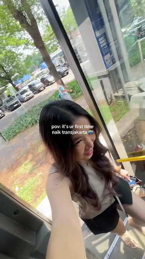 first experience naik TJ, ternyata seruu 😆 *pls excuse kita medok bgt lol 🙈 #buswayjakarta #transjakarta #transportasiumum #tj #busway