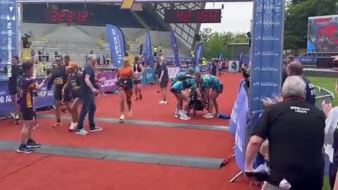 Kevin Sinfield finishes marathon with terminally-ill teammate Rob Burrow in his arms