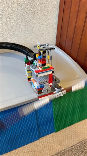Running Lego vacuum 8x8 piston single cylinder engine with overhead valves.
