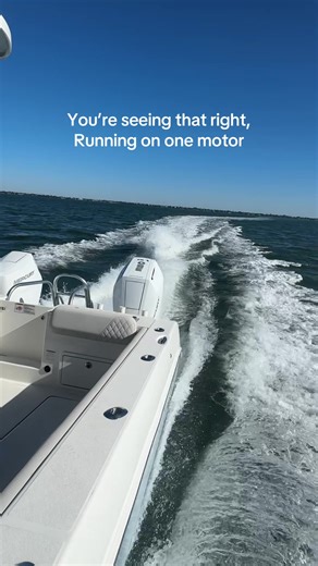 Coming in on one motor on a 32’ catamaran at 32 MPH ##worldcat##worldcatboats##mercury##offshorefishing##catamaran