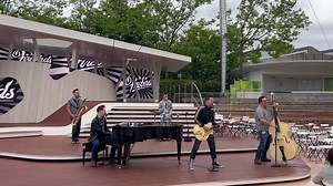 So groovy starten wir in den PROBENSAMSTAG. the firebirds mit „Blinding Lights“! | ZDF-Fernsehgarten