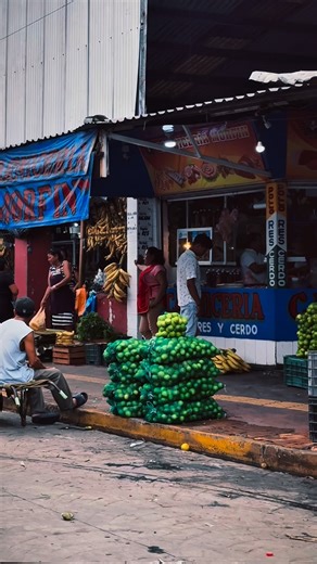 Hoy no solo se celebra al chef de restaurante, ¡hoy te celebramos a ti! 🥂 A ti, que con una tortilla caliente y una pizca de sal haces magia. A ti, que guardas la receta de la abuela y la preparas con amor. A ti, que le pones el corazón a cada taco, a cada quesadilla, a cada desayuno. Por más de 25 años, en el corazón del tianguis, hemos tenido el honor de amasar el ingrediente principal para los chefs más importantes del mundo: los de cada casa. ¡Feliz Día del Chef de Corazón! ❤️ Cuéntanos, ¿q