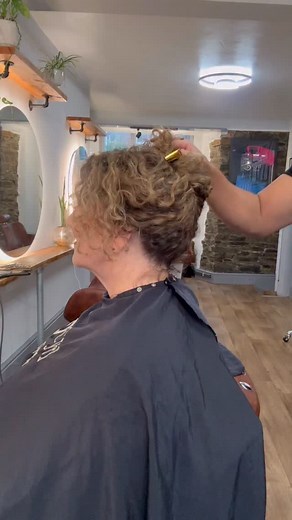 13K views · 2.6K reactions | Cut + Shape to Lift Those Top Curls ✨ My...