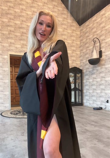 I had to do a video in this amazing Harry Potter inspired castle that I got to do a photoshoot in tonight! #harrypotter #castle #indycastle #harrypottercastle #photoshoot
