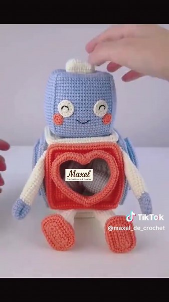 Crochet Robot Toy Preview: A Cute Amigurumi Fun