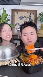 Watch This Couple Try to Eat Without Touching the Table! 🤭🫢#TableFail | New trand