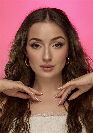 Addicted to Beauty: The Magic of Estée Lauder