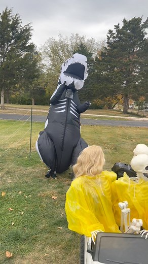 Jurassic Park Skeleton Display Idea For Halloween. We change our display daily in October, so stick around to see fun new scenes coming soon! #halloween #skeletons #halloweendecor #spookyseason #90sthrowback #jurassicpark | Skeletons on Kerth Road