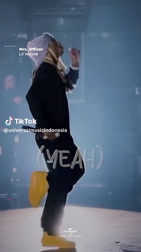 Lil Wayne's Cop Car Vibe: 'Mrs. Officer'