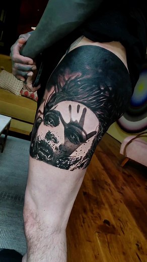 Ronnie’s new tattoo🖤 #ronnieradke #ronnieradkeedit #ronnieradkeofficial #ronnieradketwitch #ronnieradkesinging #ronnieradkefans #fallinginreverse #fallinginreversefan #fallinginreverseedit #emo #goth #tattoo #blackouttattoo