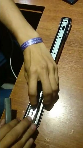 Tutorial de como poner grapas a una grapadora