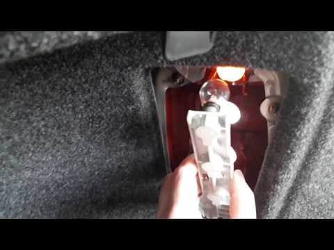 TAIL LIGHT BULB-HOW-TO REPLACE IT (BRAKE LIGHT, TURN LIGHT....)