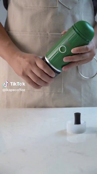 How to use the IKAPE portable coffee maker #ikape #coffee #coffeetiktok #coffeelover #coffeeshop #cofeetime #cofee #cofe