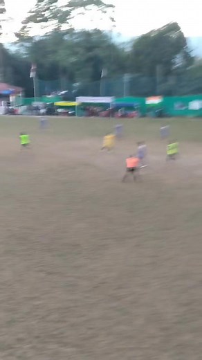 UKFC vs Pokhriabong United Keeper he made a bold attempt try at a goal In the final moments of the game 😂😂 Game was intense won by UKFC kurseong ✌✌👌👌👌 both team was adorable😍😍 | निबेदन दर्जी