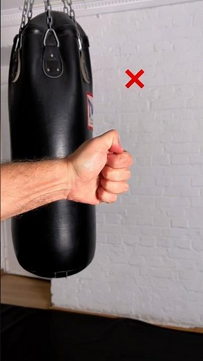 How to clench a fist properly ✅ #boxing #boxingtraining #boxingtechnique #boxingcoach #boxingtips