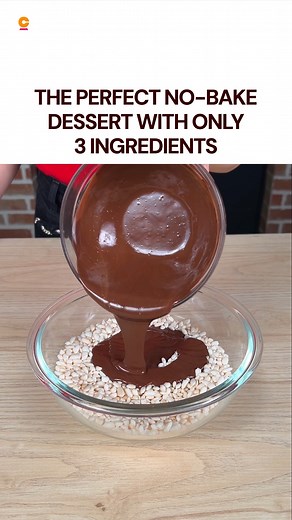 116K views · 208 reactions | 燎This little baked beauty is seriously simple, seriously delicious, and seriously shareable. Whether it’s for game night, date night, or just because you deserve it this one’s your go-to. | Cookist Wow | Facebook