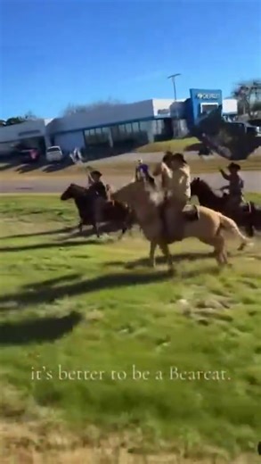 🇺🇸 Cowboy dads send off a Texas high school football team to the playoffs. They won 48-21 | Jeremy Moore