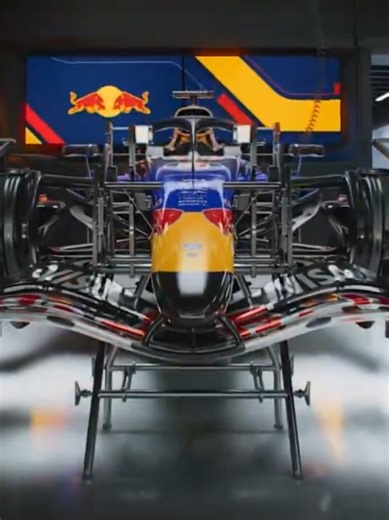 The new #f1 intro from Skysport featuring #tatemcrae #f1tiktok #landonorris #maxverstappen