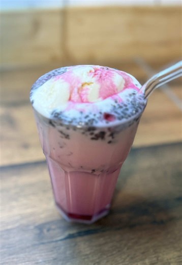 POV: One sip snd you're obsessed. ❤️‍🔥 Sweet, refreshing and full of flavor — the perfect dessert drink for when you’re craving something extra 💗 Save this recipe & try it yourself! ⸻ Falooda 🥰 Ingredients: \t•\tBasil seeds (or chia seeds as a substitute) \t•\tWater (for soaking) \t•\tIce cubes \t•\tRose syrup \t•\tBanana milk \t•\tMilk \t•\tStrawberry pudding \t•\tVanilla ice cream ⸻ Instructions: \t1.\tSoak the basil seeds in water for about 10–15 minutes until they swell and turn gel-like.