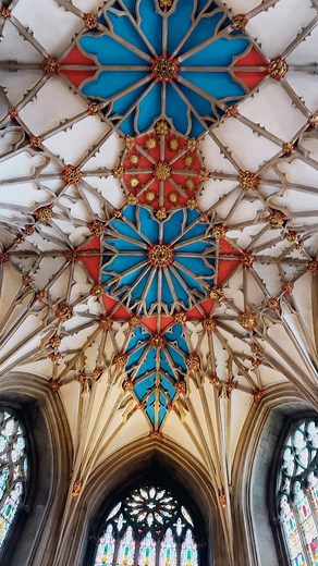 Let’s take a stroll around the glorious Tewkesbury Abbey! The magnificent vaulted roof of the choir, with its gilded Suns of York, was installed after Edward IV’s crucial victory against the Lancastrian forces in 1471. The church is also renowned for its medieval glass, added to its seven quire windows in the fourteenth century and among the most outstanding survivors of their kind. It’s also home to many notable monuments, including the Dispenser Tomb, and a number of splendid chantry chapels, 