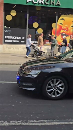 Unmarked Met Police Car Responding In London!