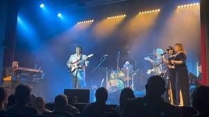 Live in concert last night! Eban Brown Worldwide singing ‘Change is Good Sometimes’ the song that we recorded with him this year. Featuring our very own leaders Howard & Gemma. Sounding fab! Love this… | The BIG Sing