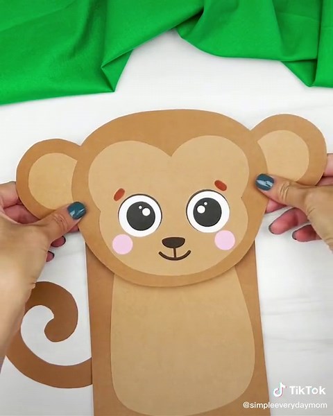 Monkey Paper Bag Puppet Craft #boredkids #summercrafts #pretendplay #paperbagcraft #daycareactivities #kidscrafts #kidscrafts101