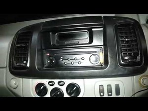 Wie entferne ich das Radio des Renault Trafic?