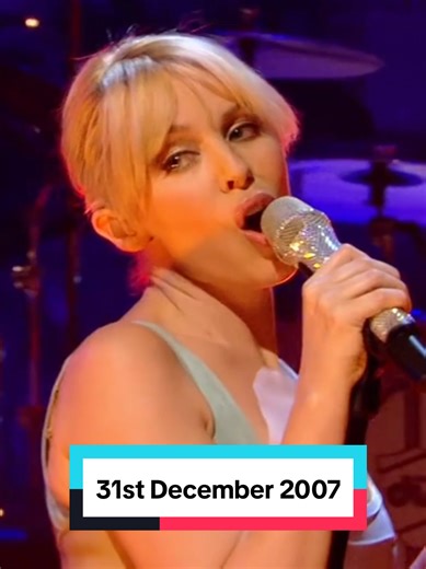Kylie Minogue's Live Performance of '2 Hearts' on Jools Holland's Annual Hootenanny