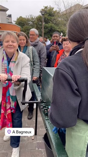 🎉Lancement des Fêtes des Vendanges 2025 avec le pressurage du raisin ! 🍇 Un week-end magique, riche en émotions, rires, spectacles et rencontres. 🔔 Conseil : consultez les horaires pour ne rien manquer (et venir en avance pour avoir la meilleure place !) : https://www.bagneux92.fr/314/fete-des-vendanges.htm #Culture #SpectaclesPourTous #Bagneux #FeteVendanges | Ville de Bagneux