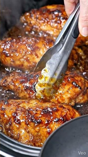 Slow Cooker Honey Garlic Chicken Breasts. #comfortfood #familydinner #braisedbeef #cozymeals